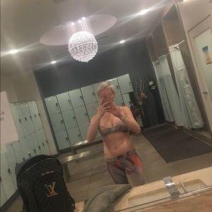 Alo yoga sports bra with matching leggings xs